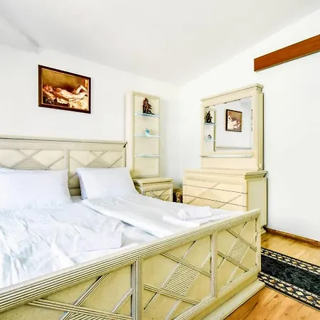 Apartament 2 Levels 2br 2btr Separate Kitchen Ac *