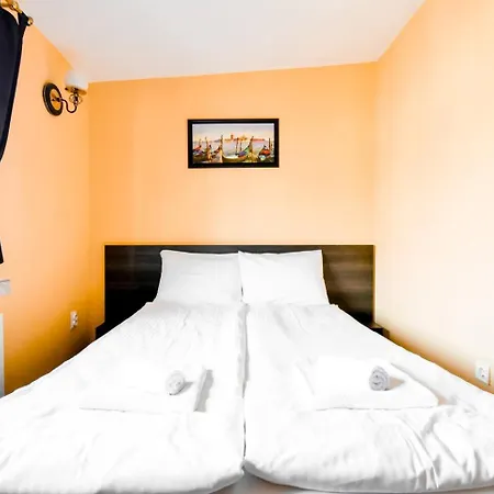 2 Levels 2br 2btr Separate Kitchen Ac Apartament