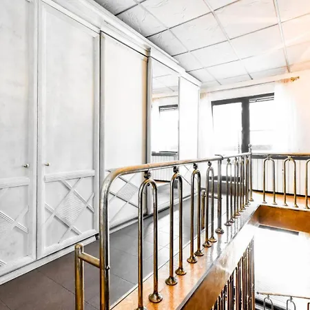 Apartament 2 Levels 2br 2btr Separate Kitchen Ac *
