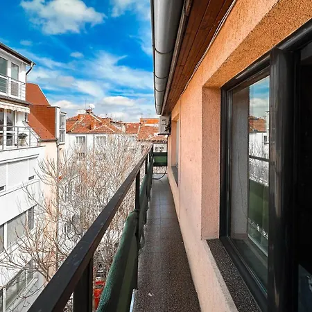 2 Levels 2br 2btr Separate Kitchen Ac *