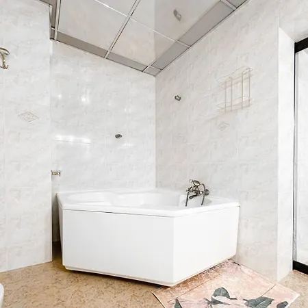 Apartament 2 Levels 2br 2btr Separate Kitchen Ac *