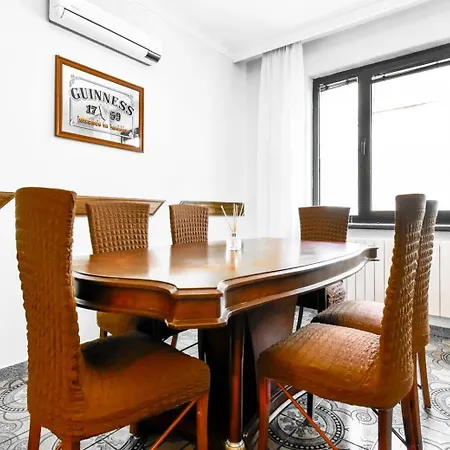 2 Levels 2br 2btr Separate Kitchen Ac