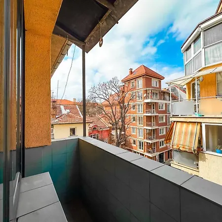 2 Levels 2br 2btr Separate Kitchen Ac Sofia