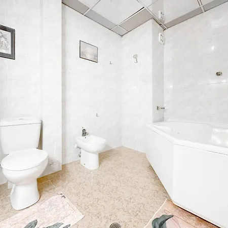 2 Levels 2br 2btr Separate Kitchen Ac